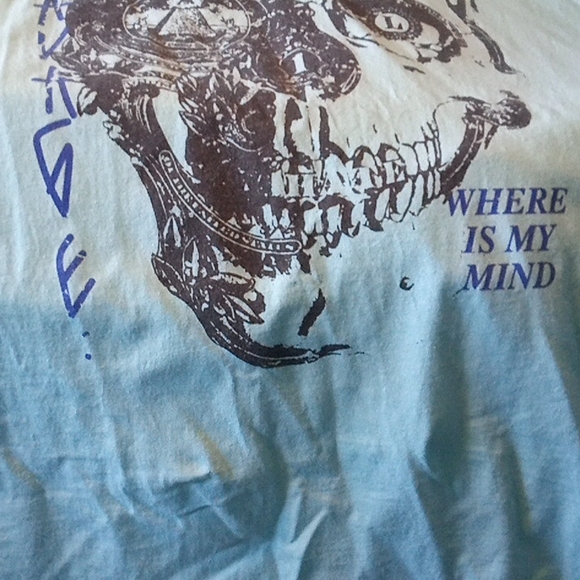 Fashion Nova tee shirt - Picture 2 of 3